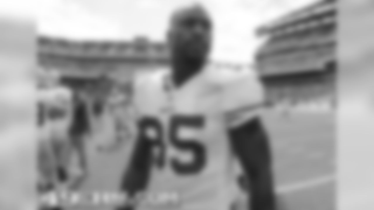 TE Vernon Davis