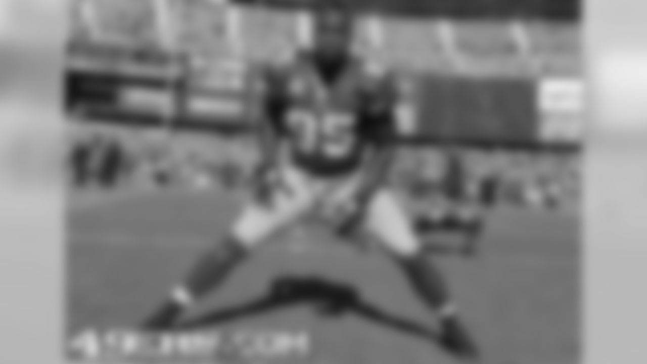 TE Vernon Davis