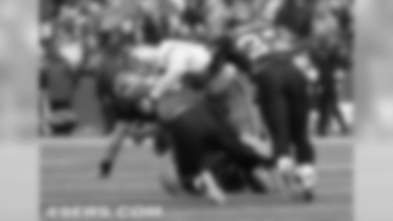 Lawson led the 49ers with 6.5 sacks in 2009, including this sack and forced fumble in Seattle.