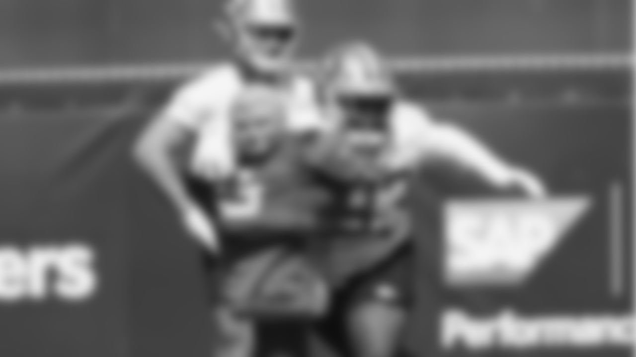 DL D.J. Jones