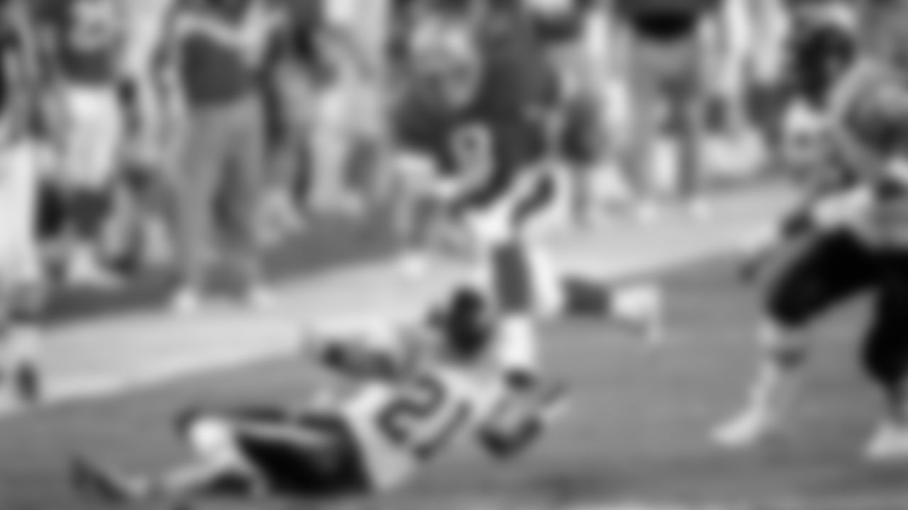 QB Steve Young