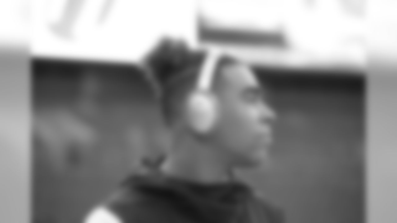 LB James Onwualu