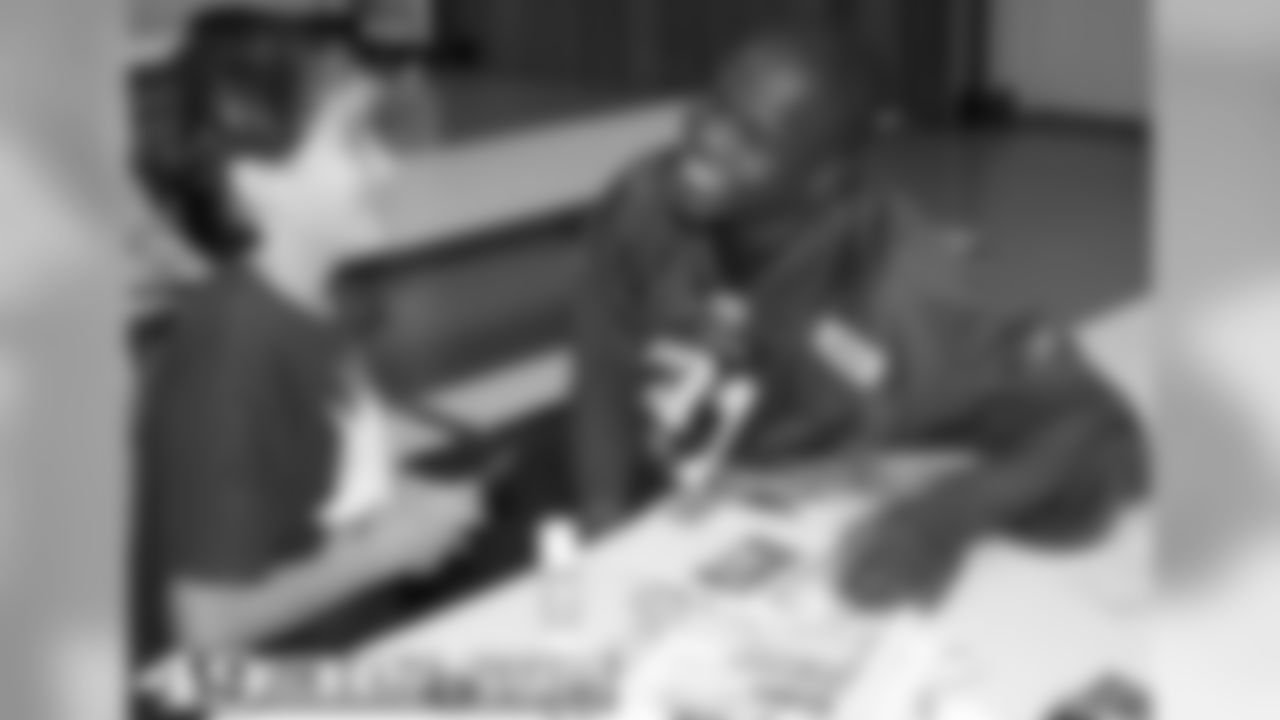 RB Frank Gore spent a day inspiring students with learning disabilities