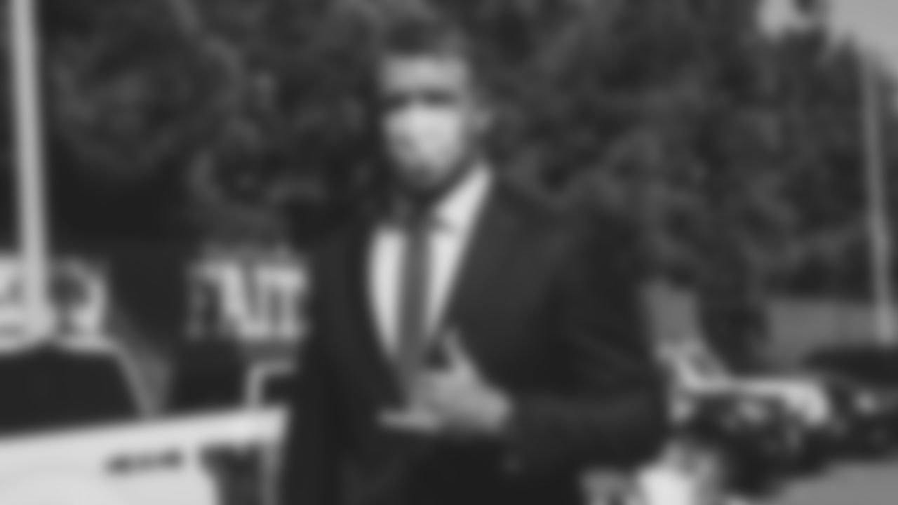 T Mike McGlinchey
