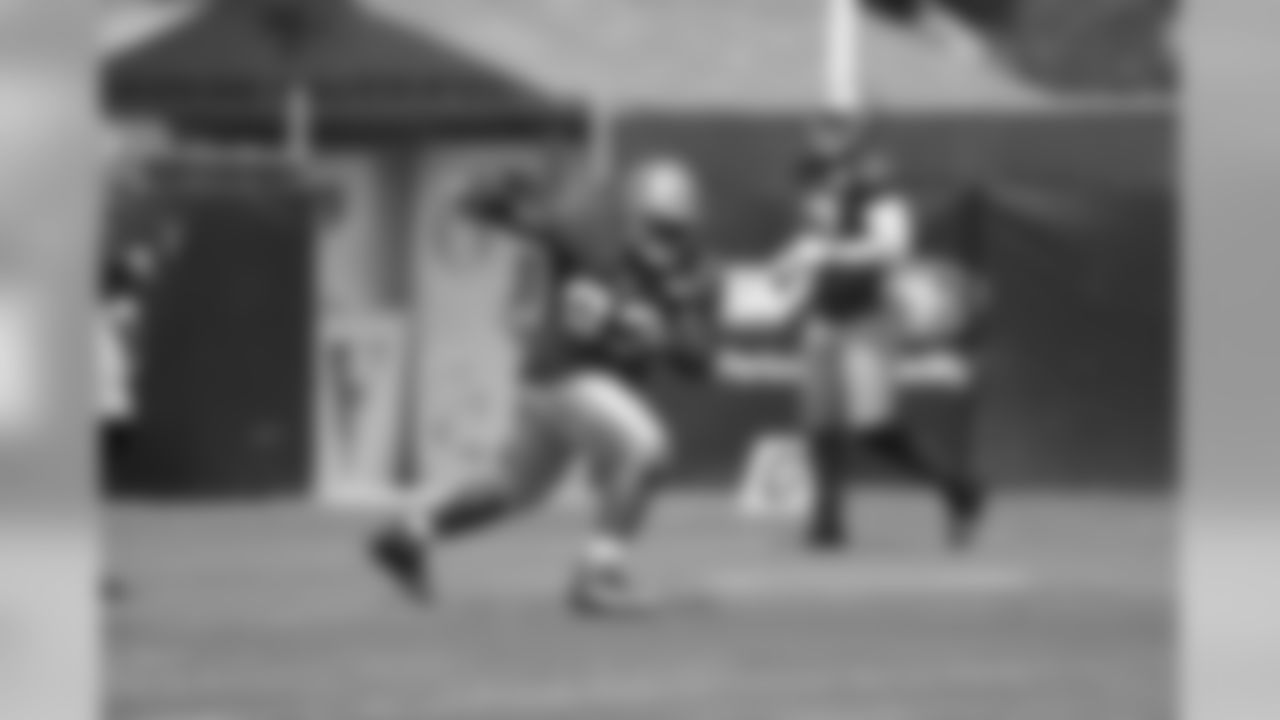 DL D.J. Jones