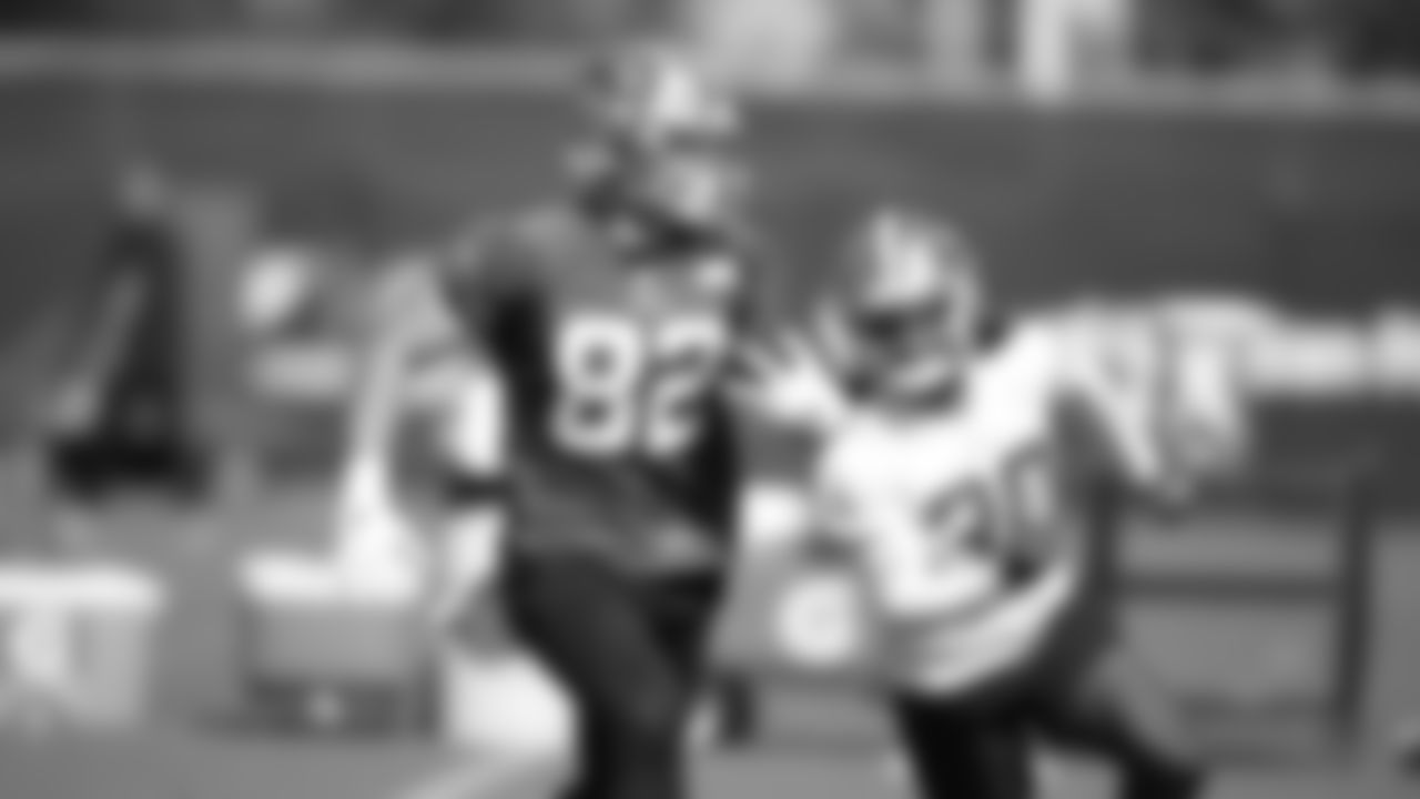 TE Ross Dwelley
