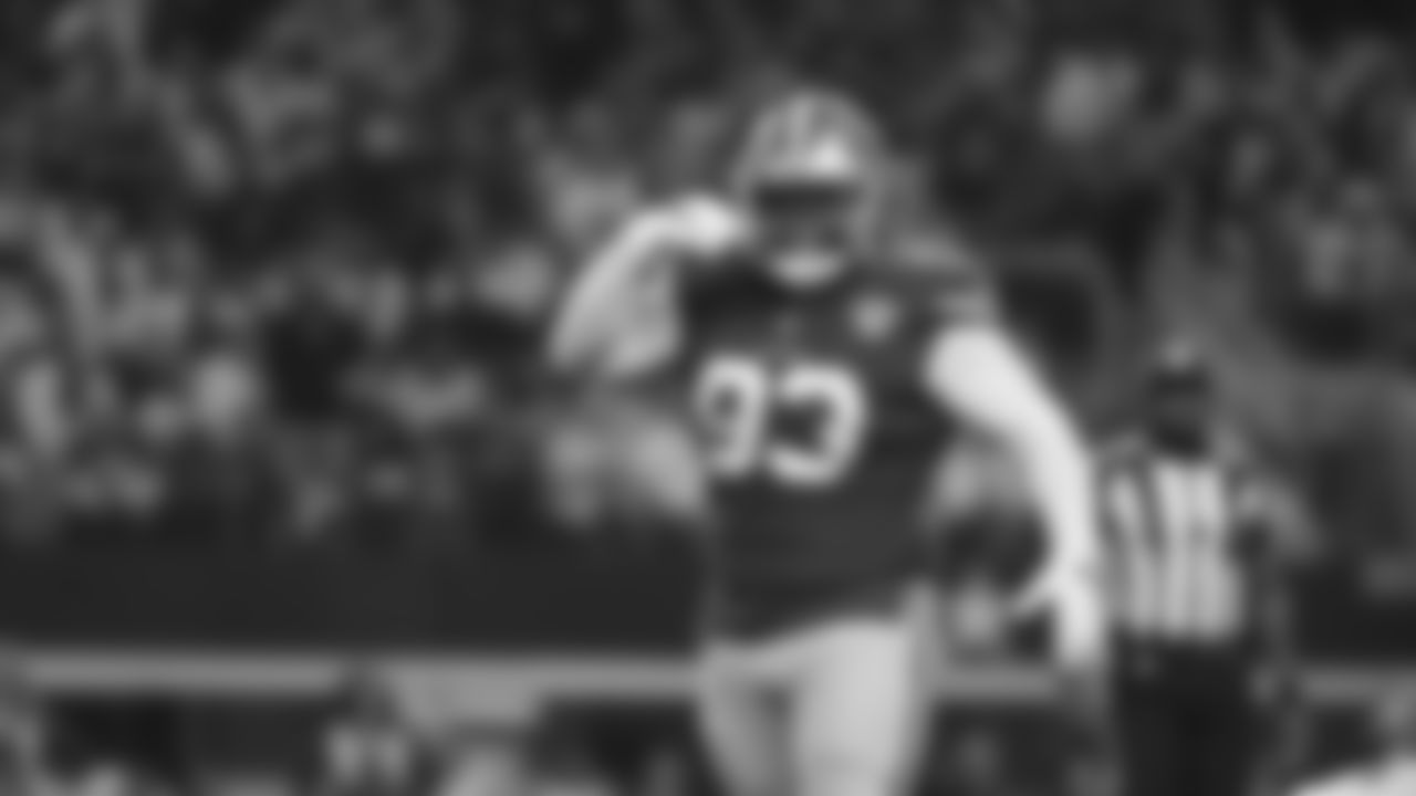 DL D.J. Jones