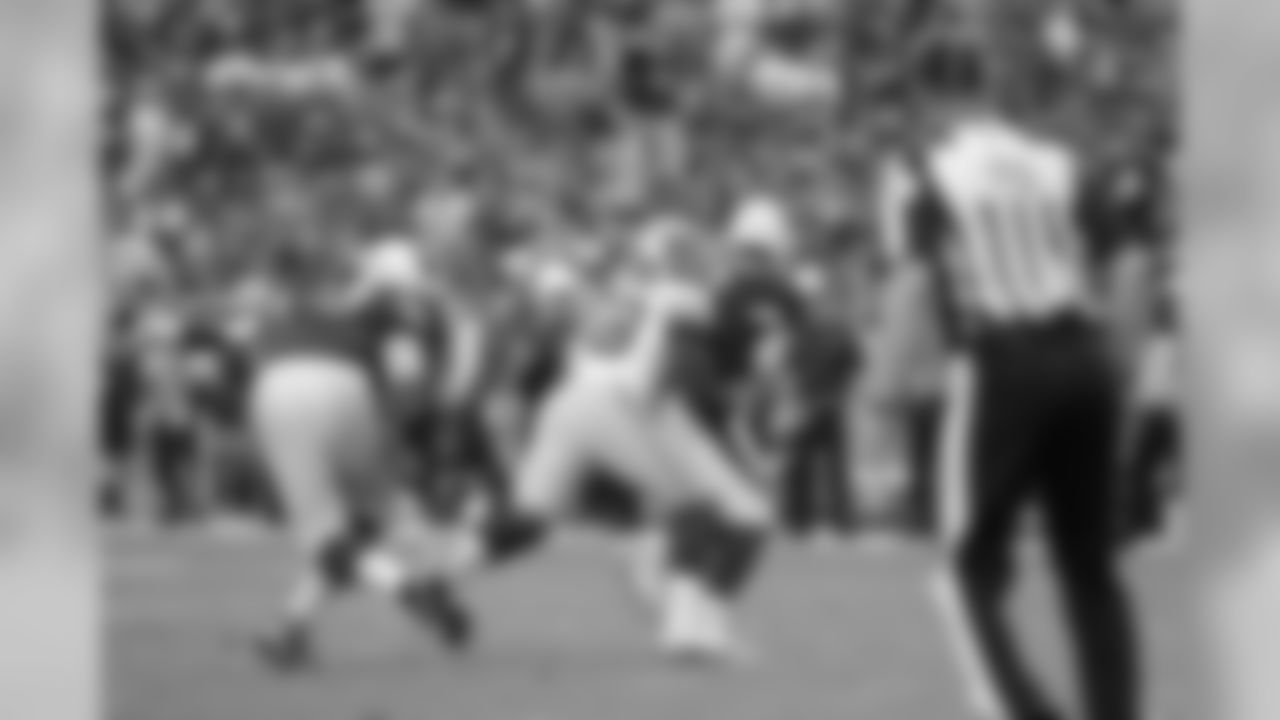 LB Elvis Dumervil