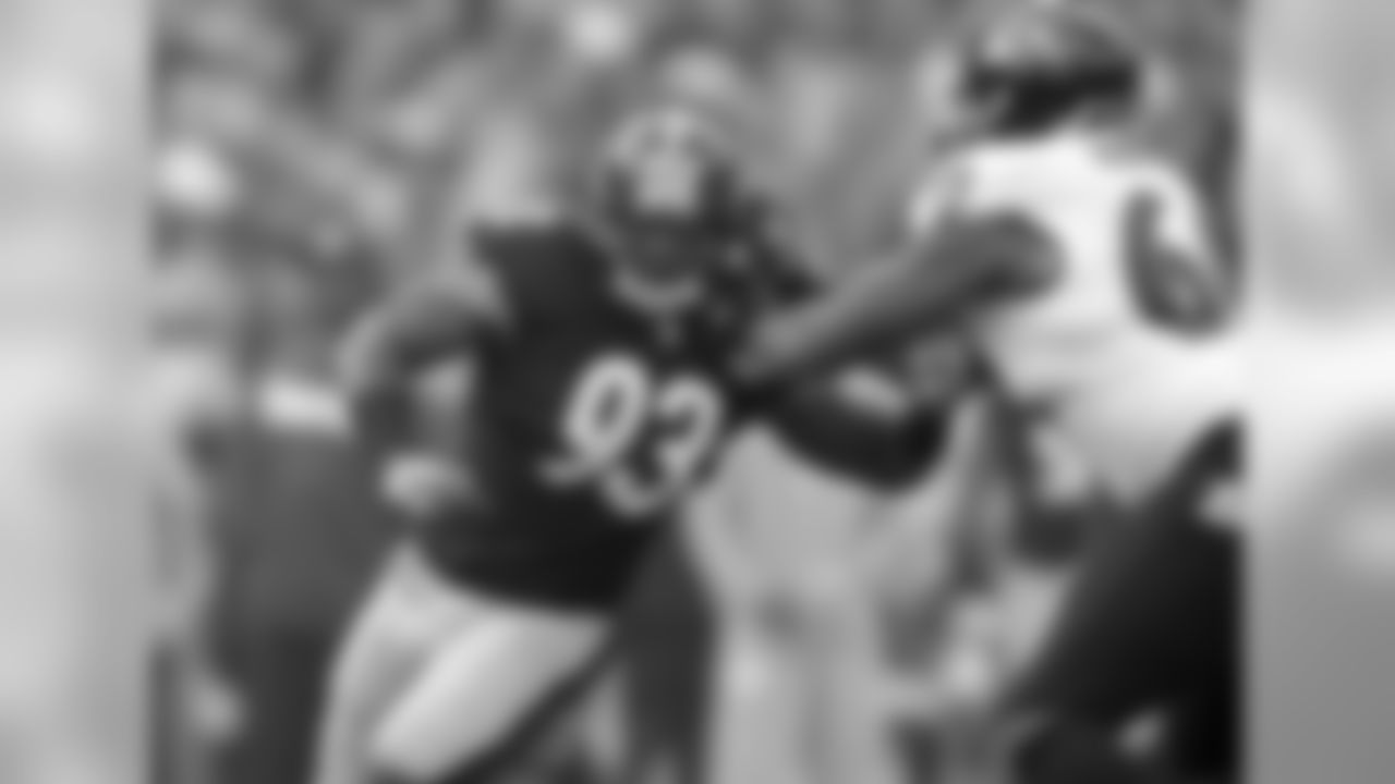 UPDATE: Worilds signed Steelers transition tag.