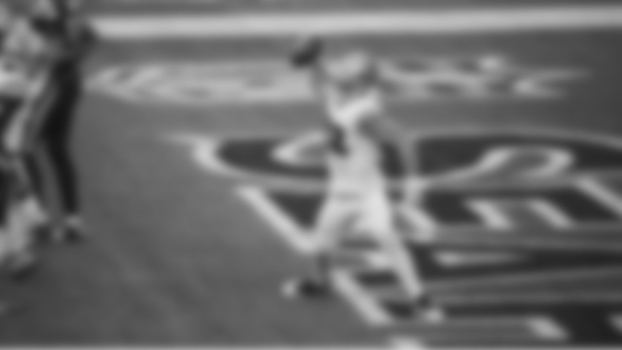 TE Ross Dwelley