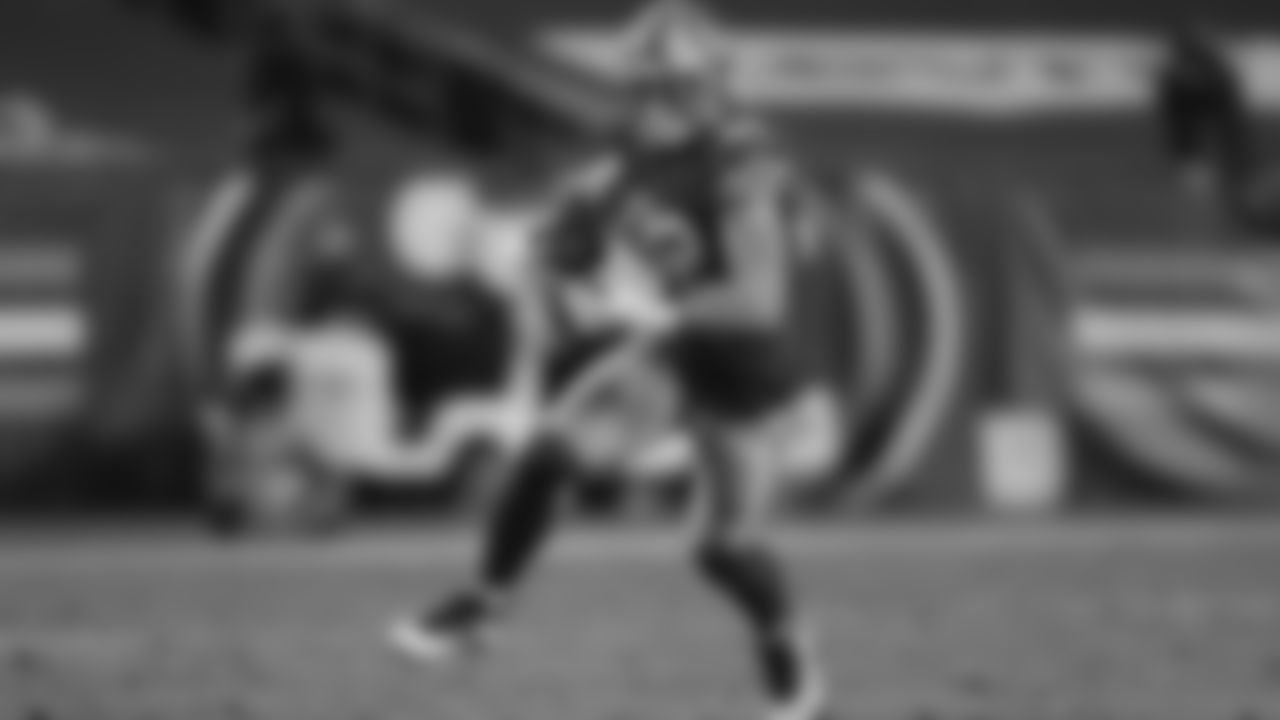 TE Ross Dwelley