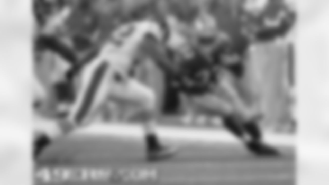 RB Anthony Dixon