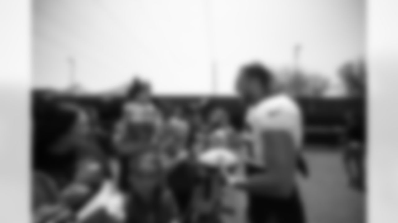 LS/TE Kyle Nelson