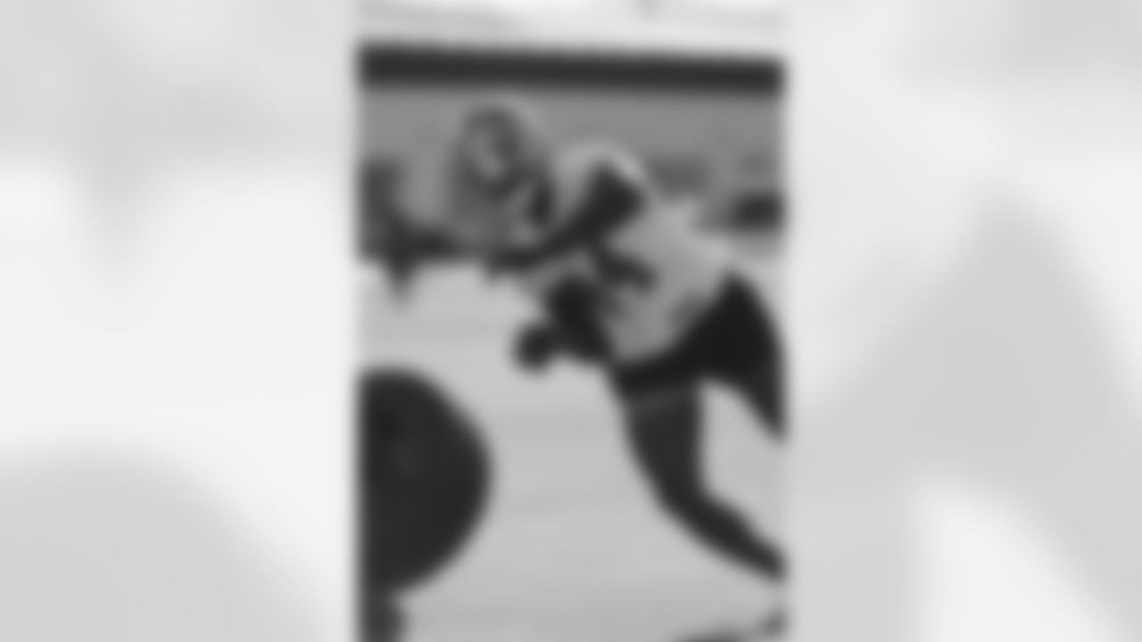 DL Charles Omenihu