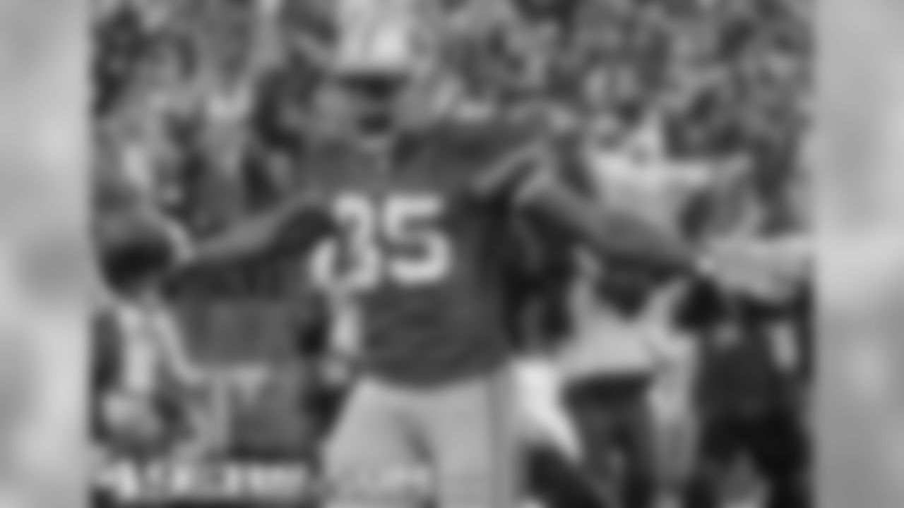 TE Vernon Davis