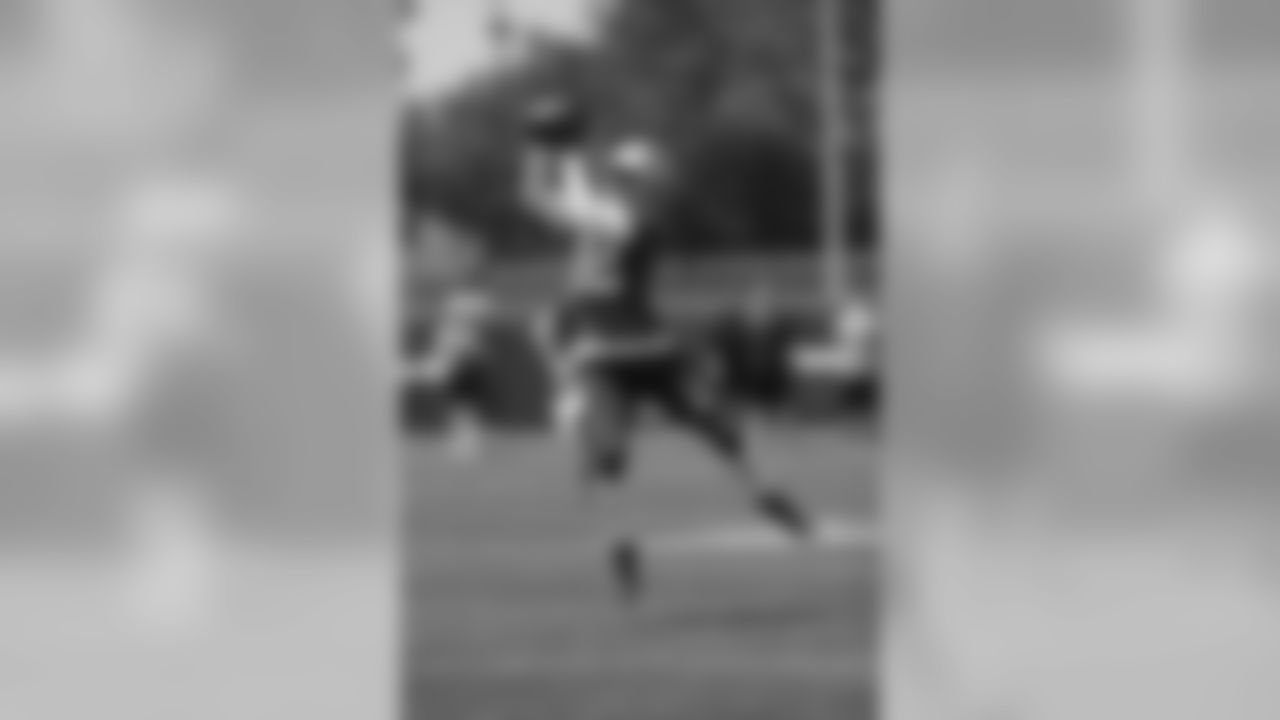 WR Richie James