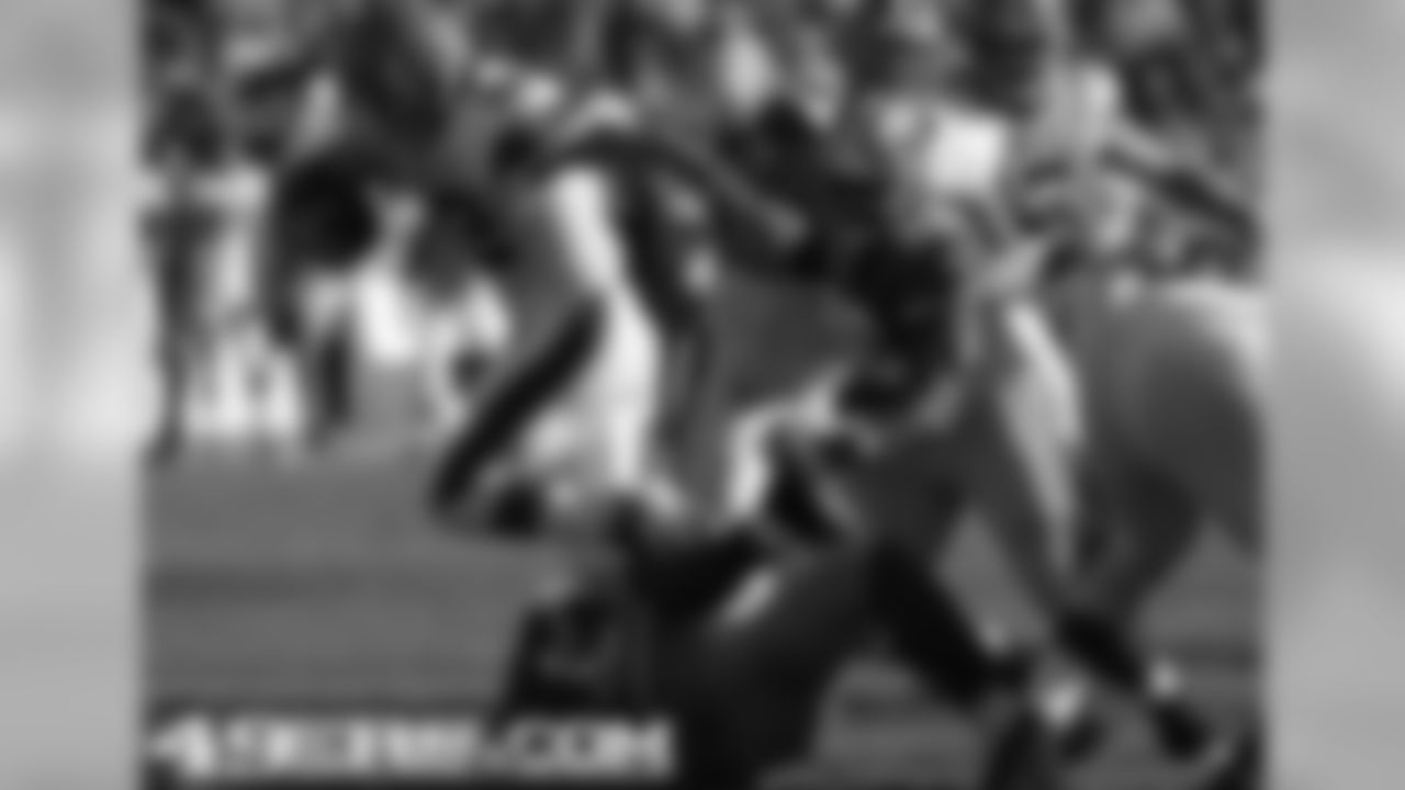 LB Aldon Smith sacks Colt McCoy
