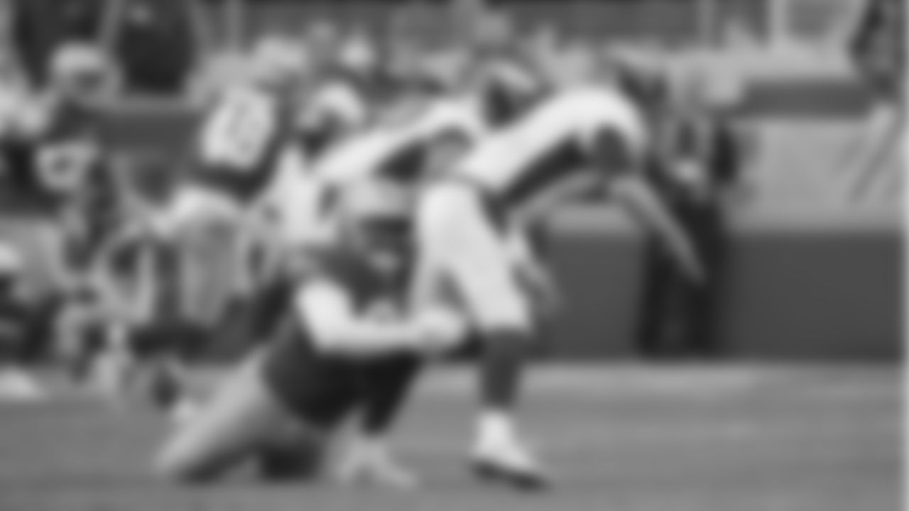 DL D.J. Jones