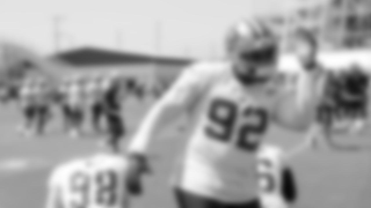 DL Zach Kerr