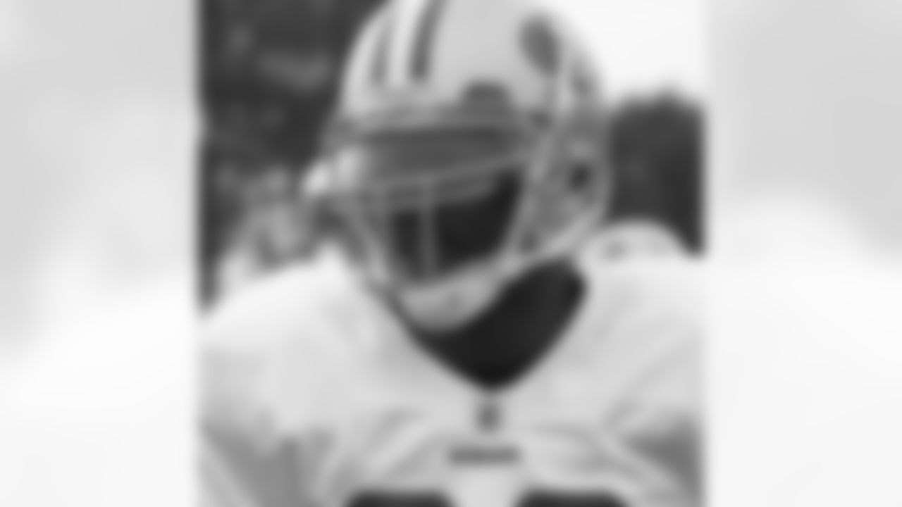 LB Manny Lawson