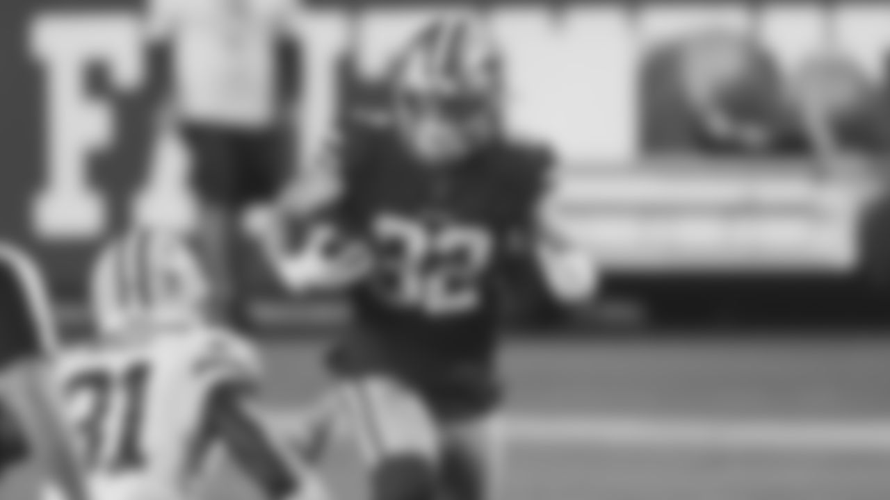 TE Ross Dwelley