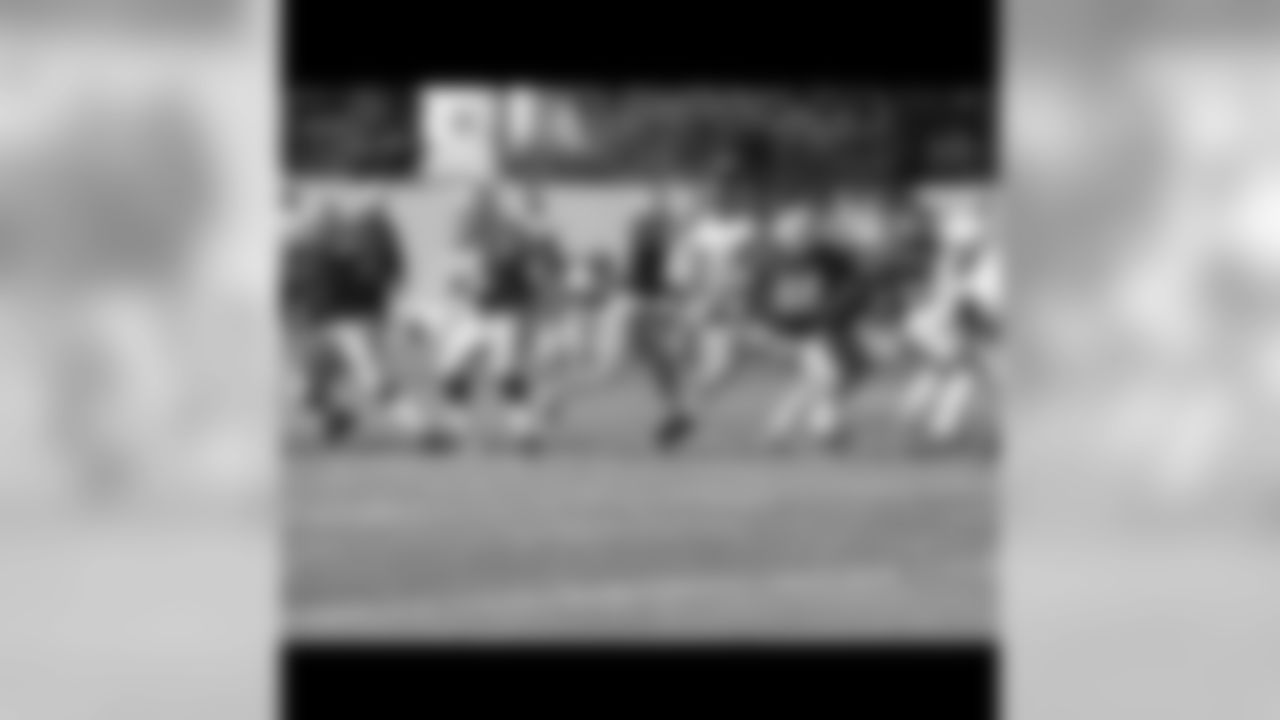 QB Shaun Hill and offensive line