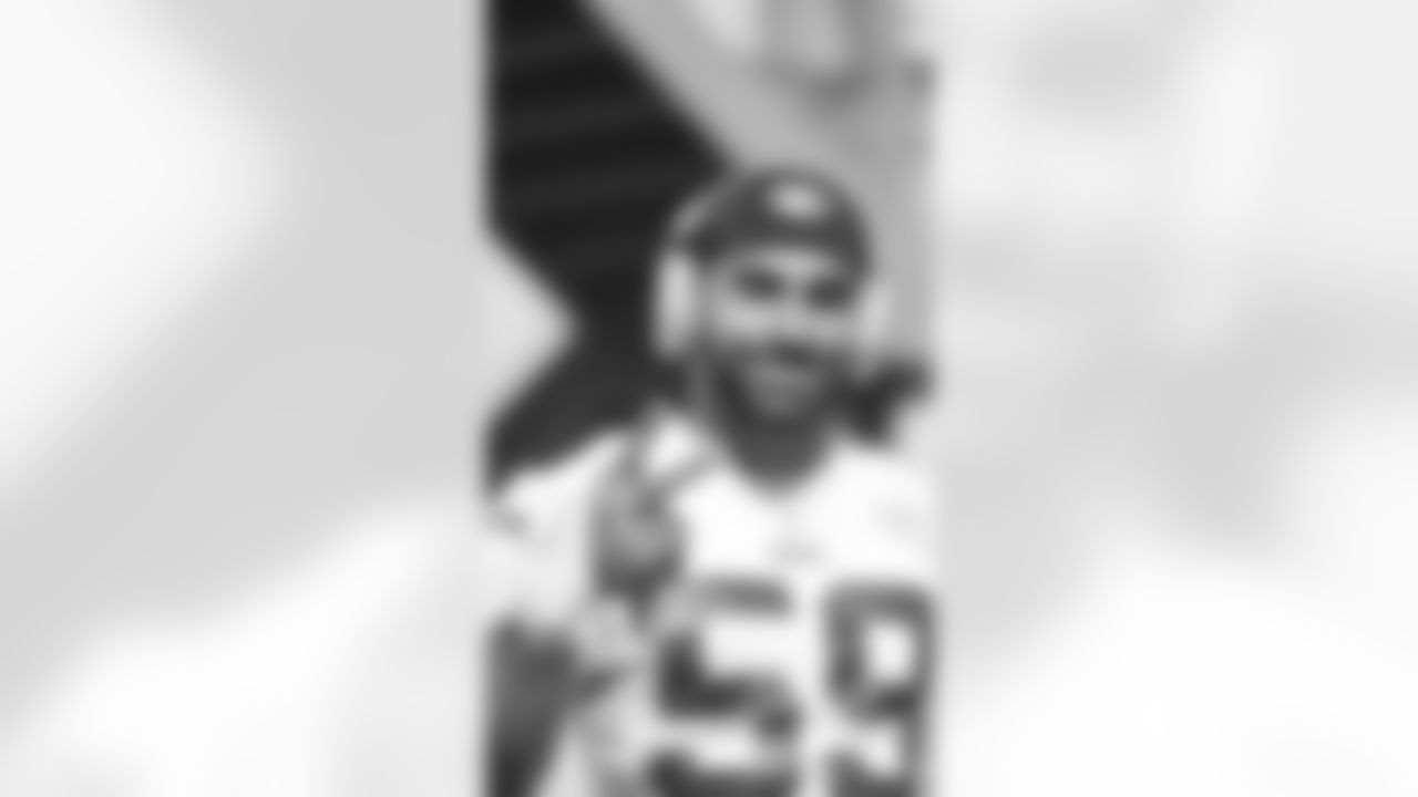 LB Curtis Robinson