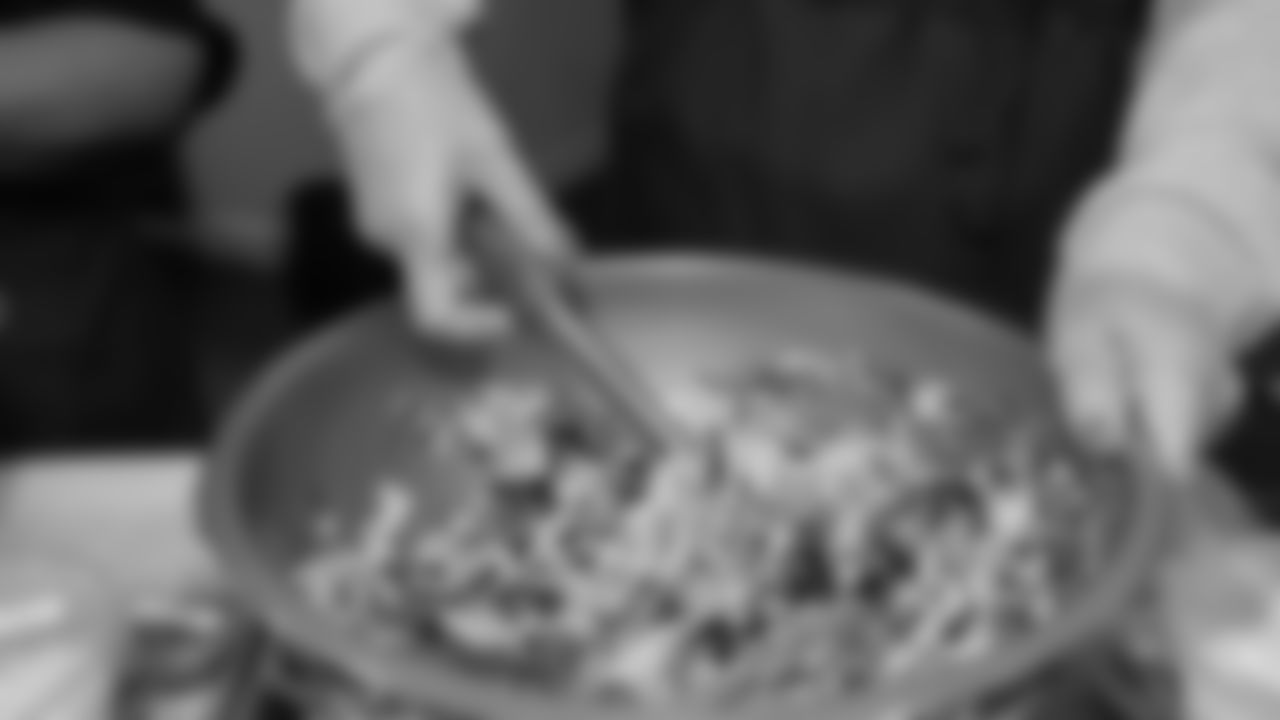 49ers Host Cooking Class for Domestic Violence Survivors