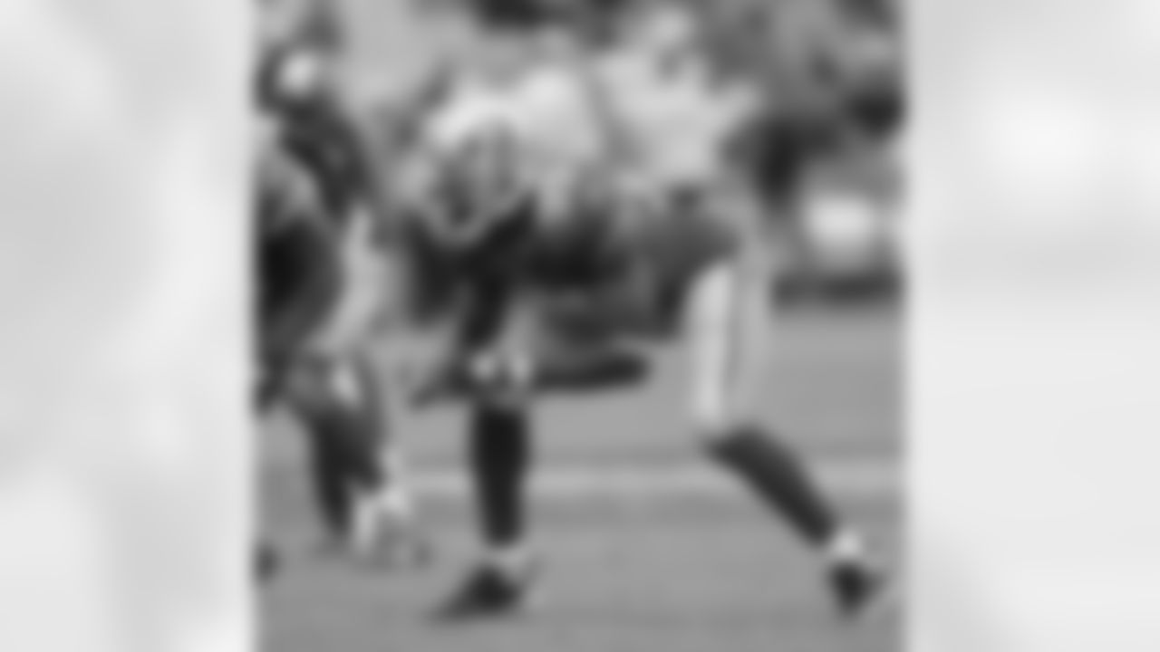 LB Manny Lawson