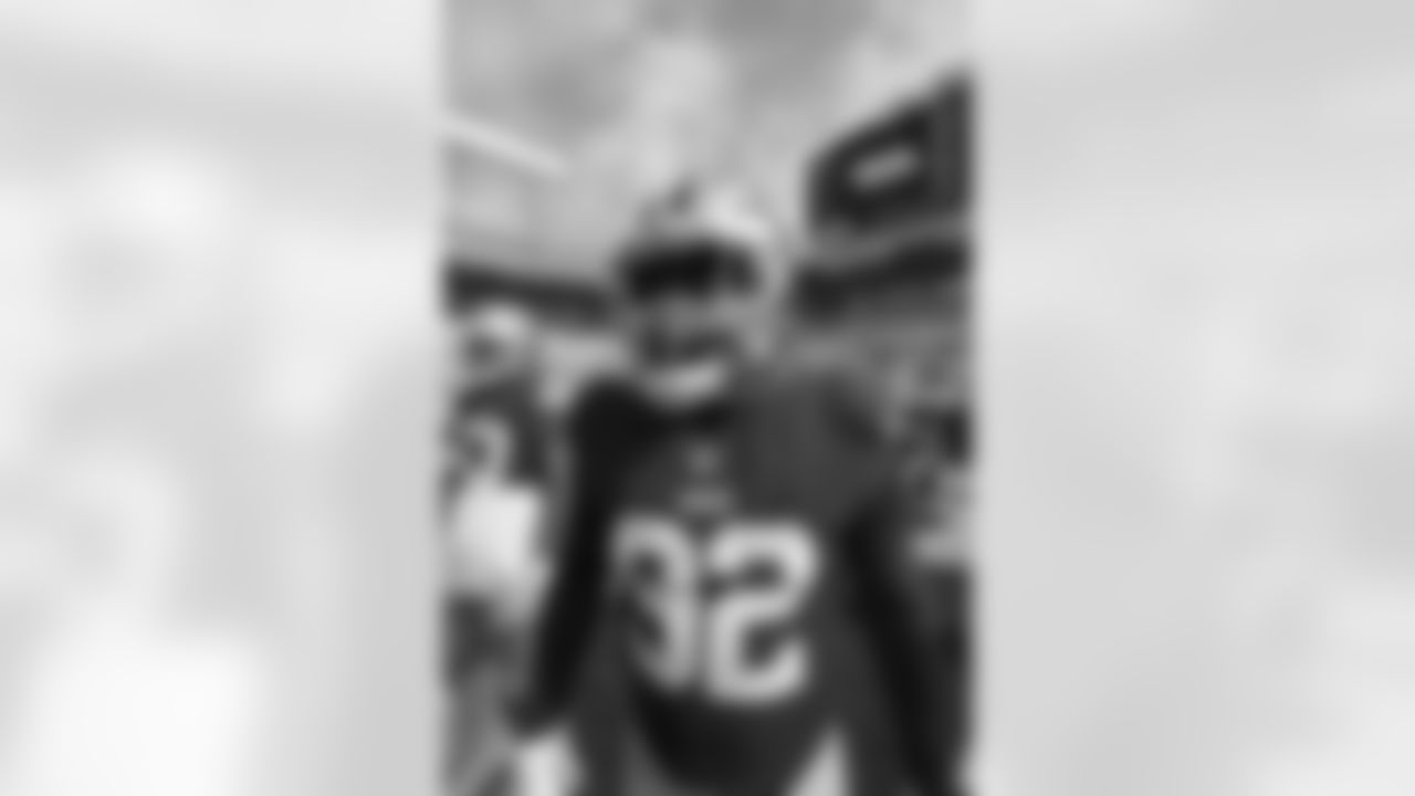 DL Kerry Hyder Jr.