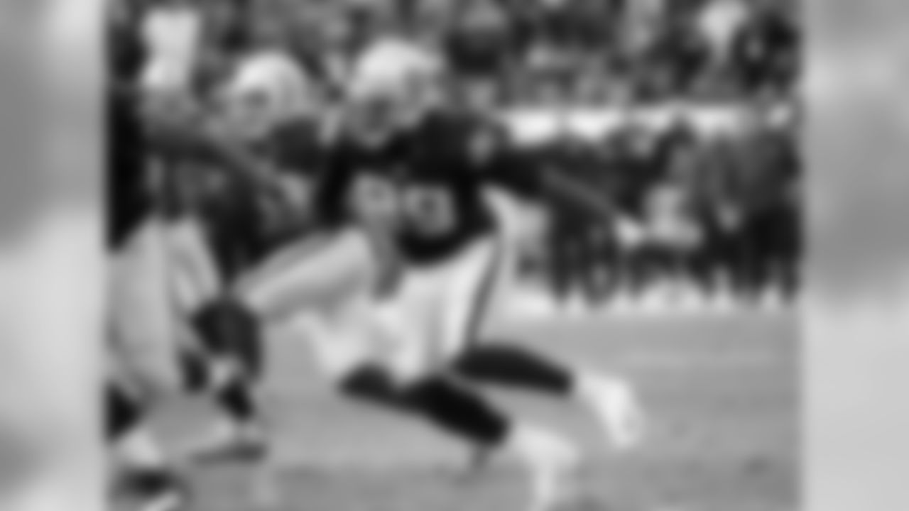 Raiders LB Aldon Smith