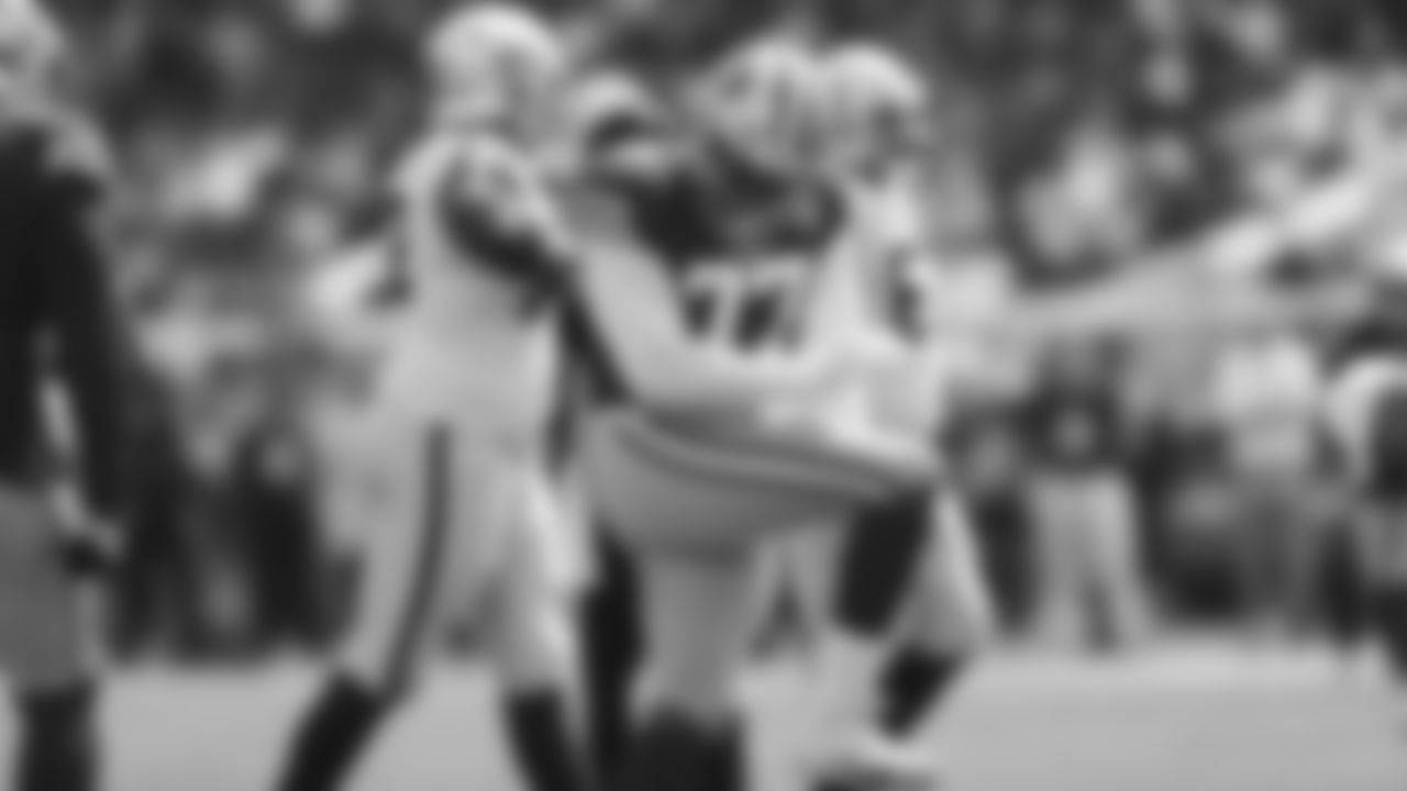DL Eddie Yarbrough