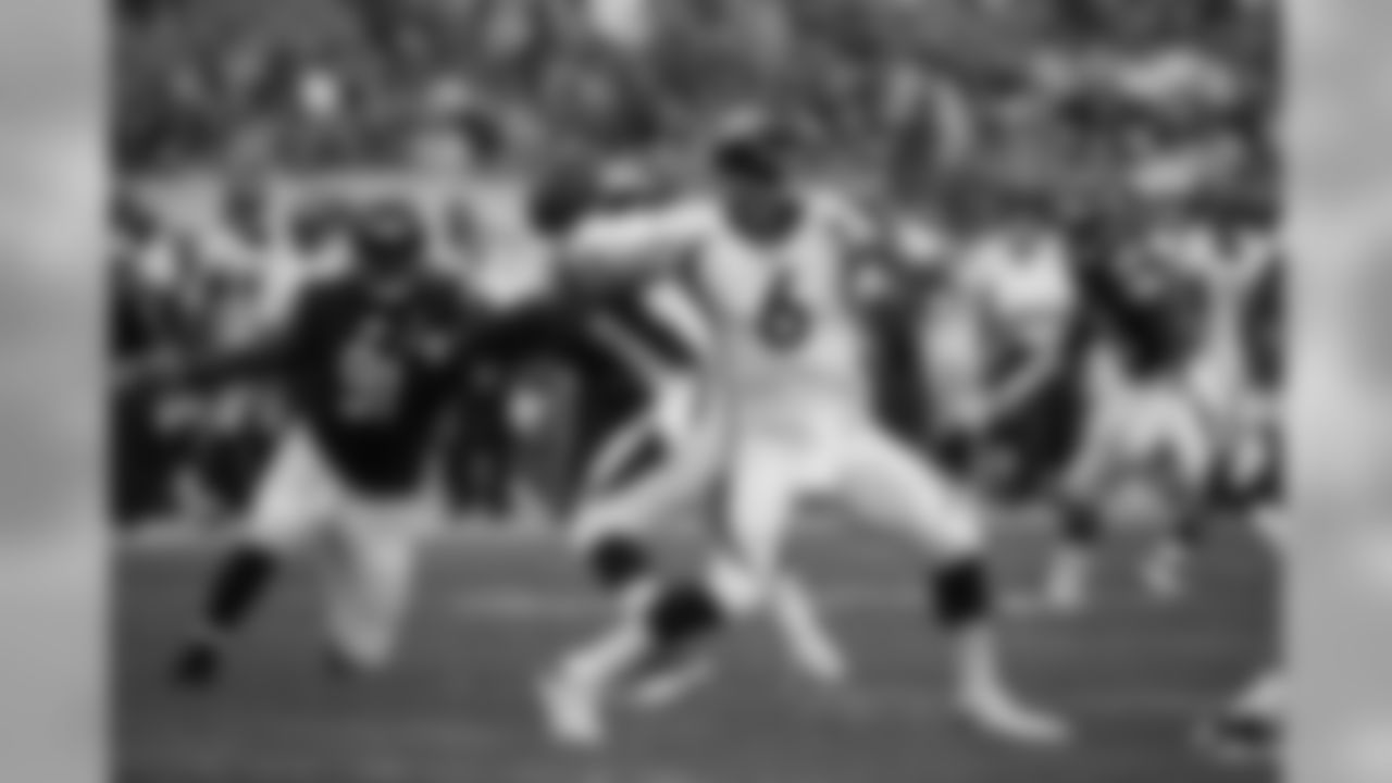 QB 6 Mark Sanchez