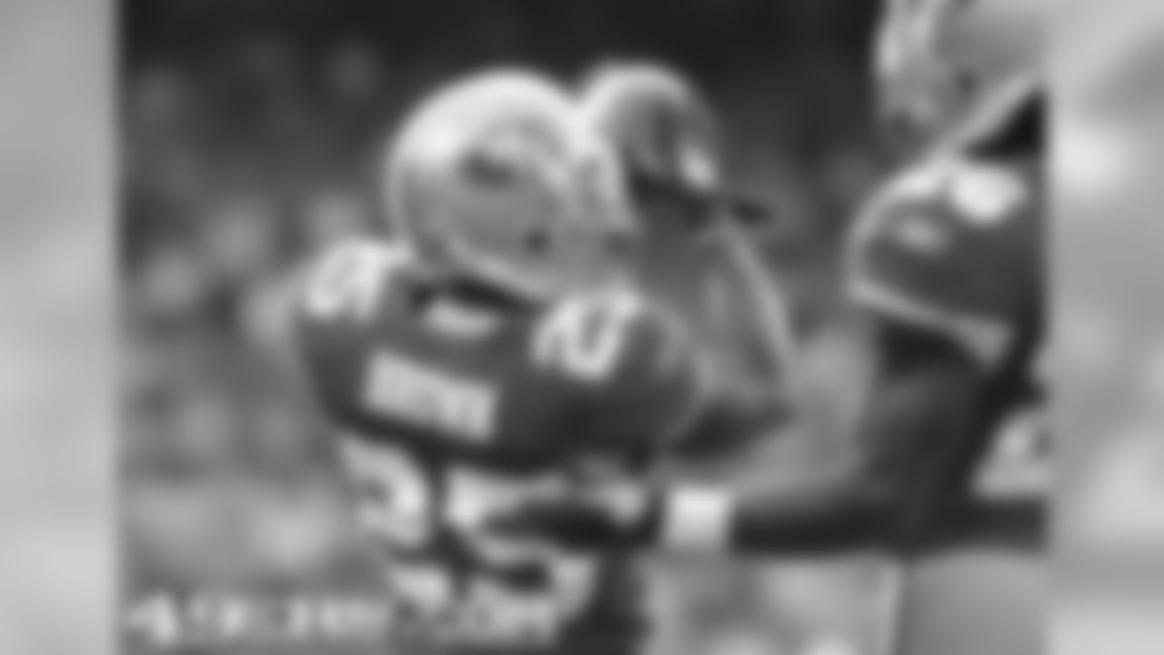 CB Tarell Brown intercepts a pass