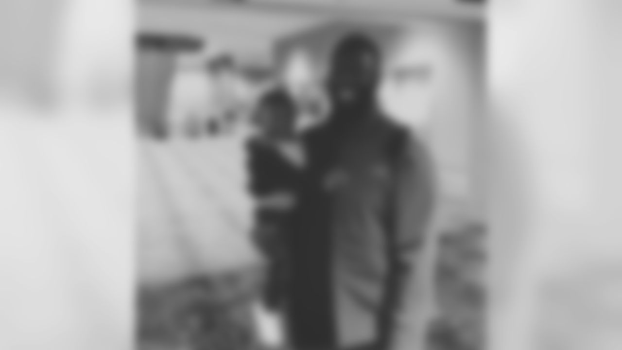 Quinton Dial takes his son to the circus.Follow @quintondial92 on Instagram.