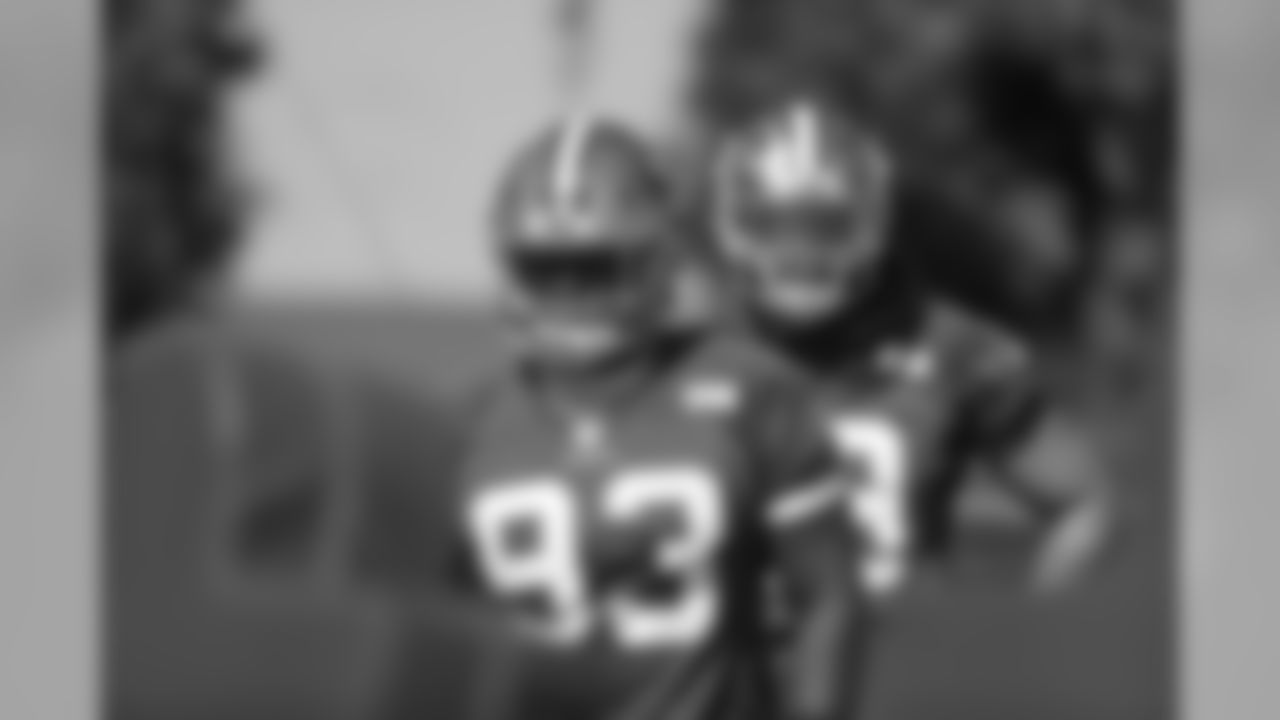 DL D.J. Jones