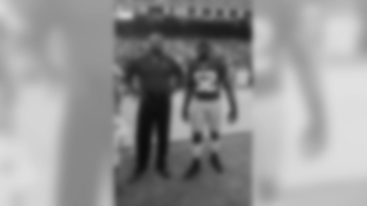 49ers Honorary Team Captain J.J. Stokes