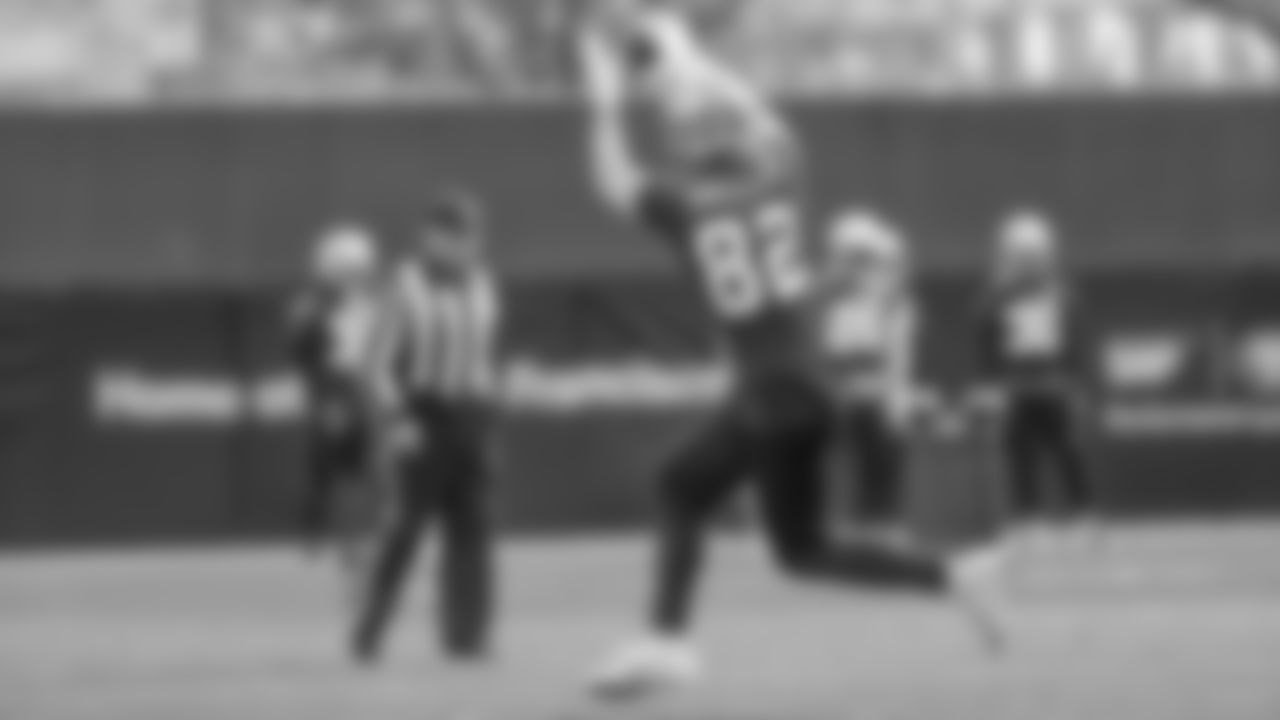 TE Ross Dwelley