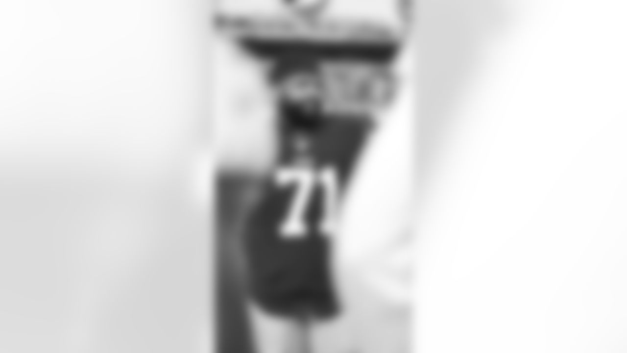 T Trent Williams