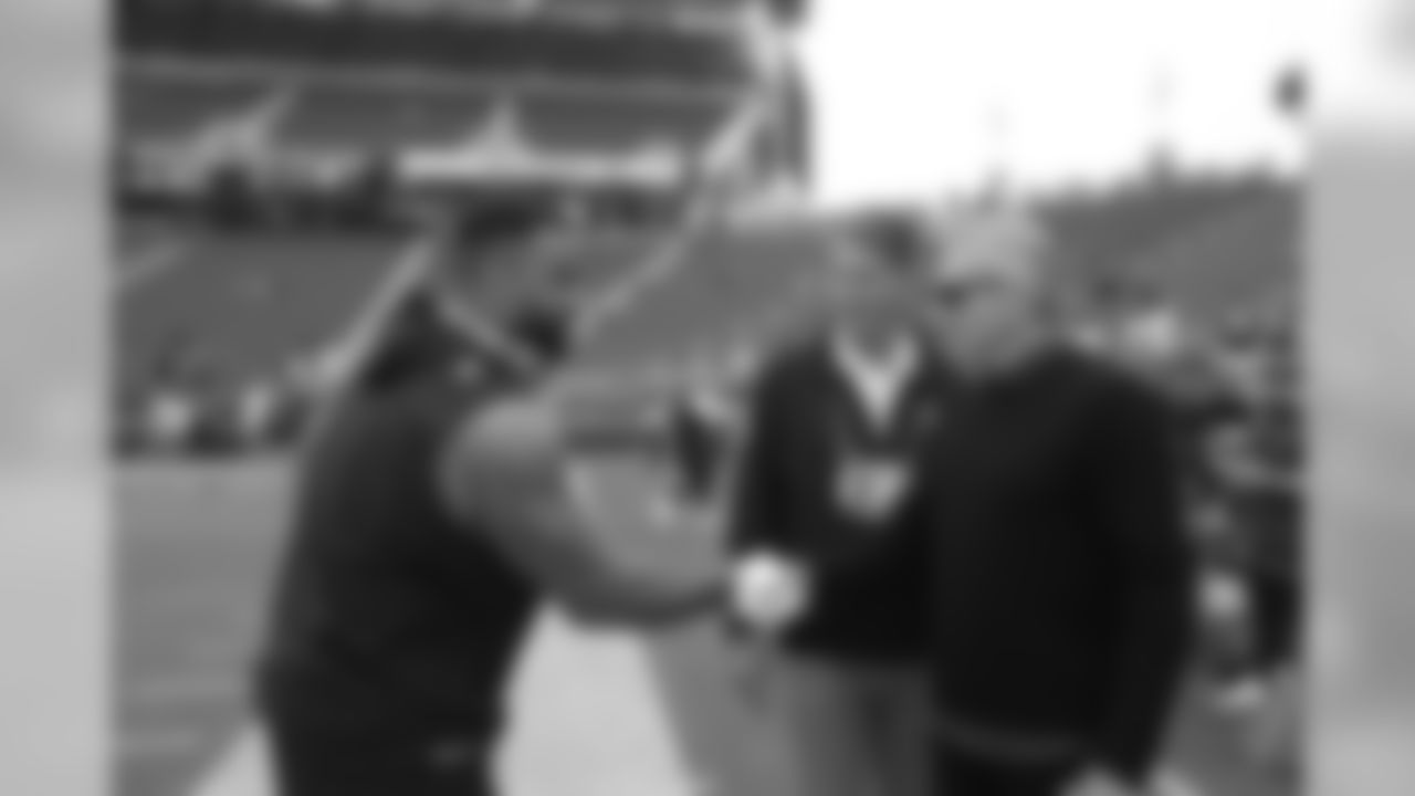 DL Solomon Thomas and Joe Montana