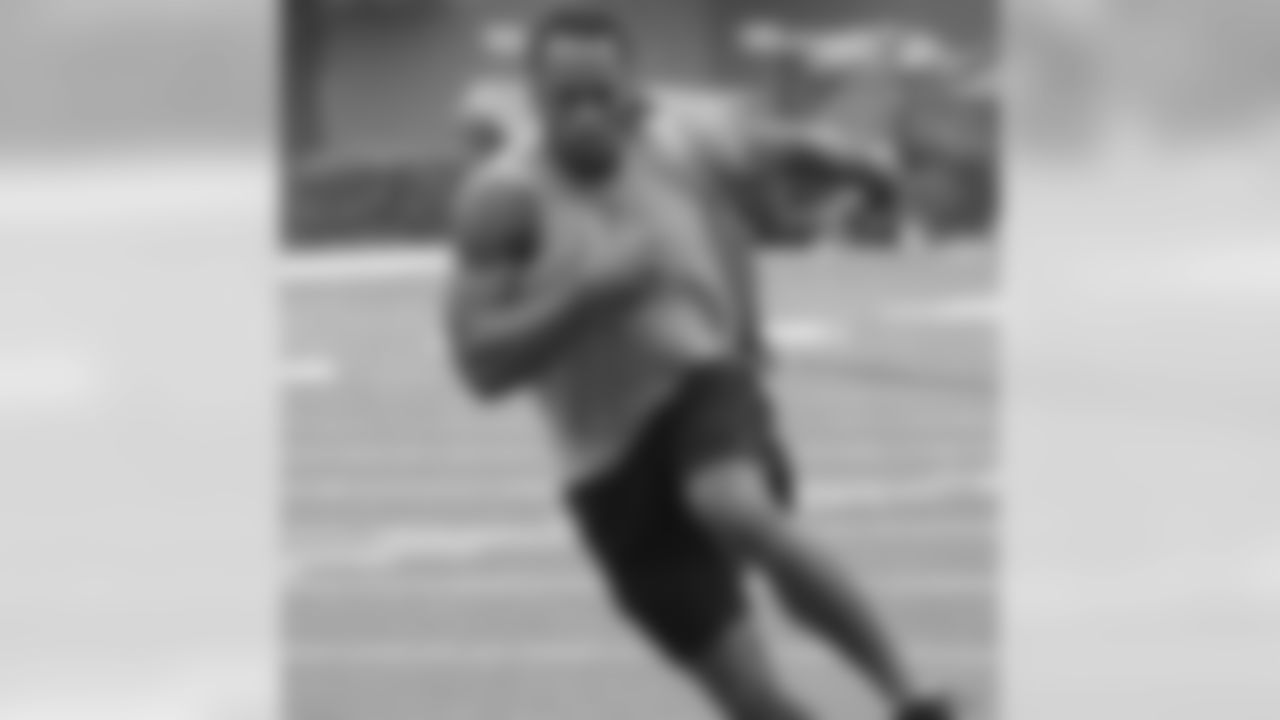 TE Vernon Davis
