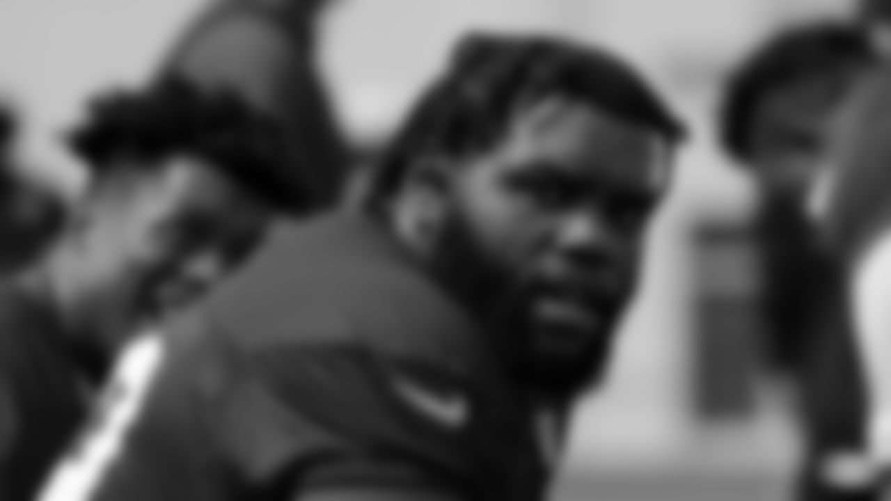 DL Zach Kerr