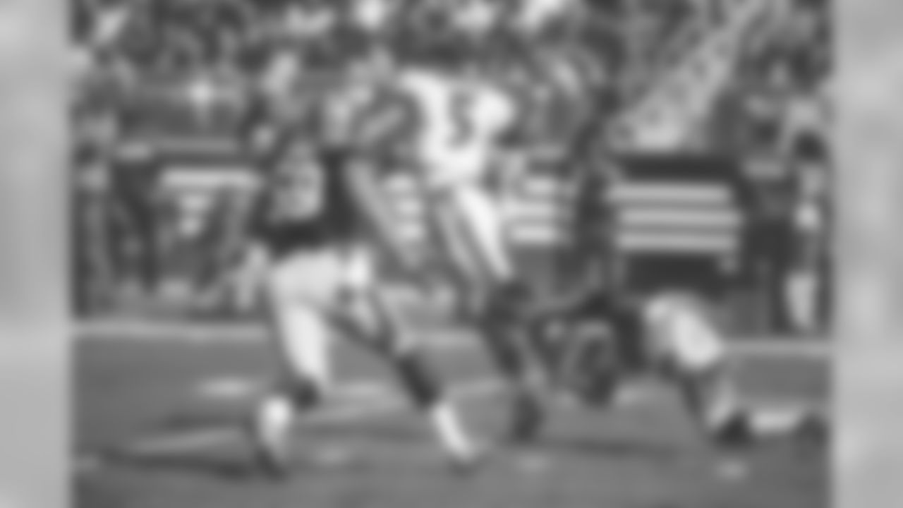 Bowman wraps up Flacco, forcing an incomplete pass.