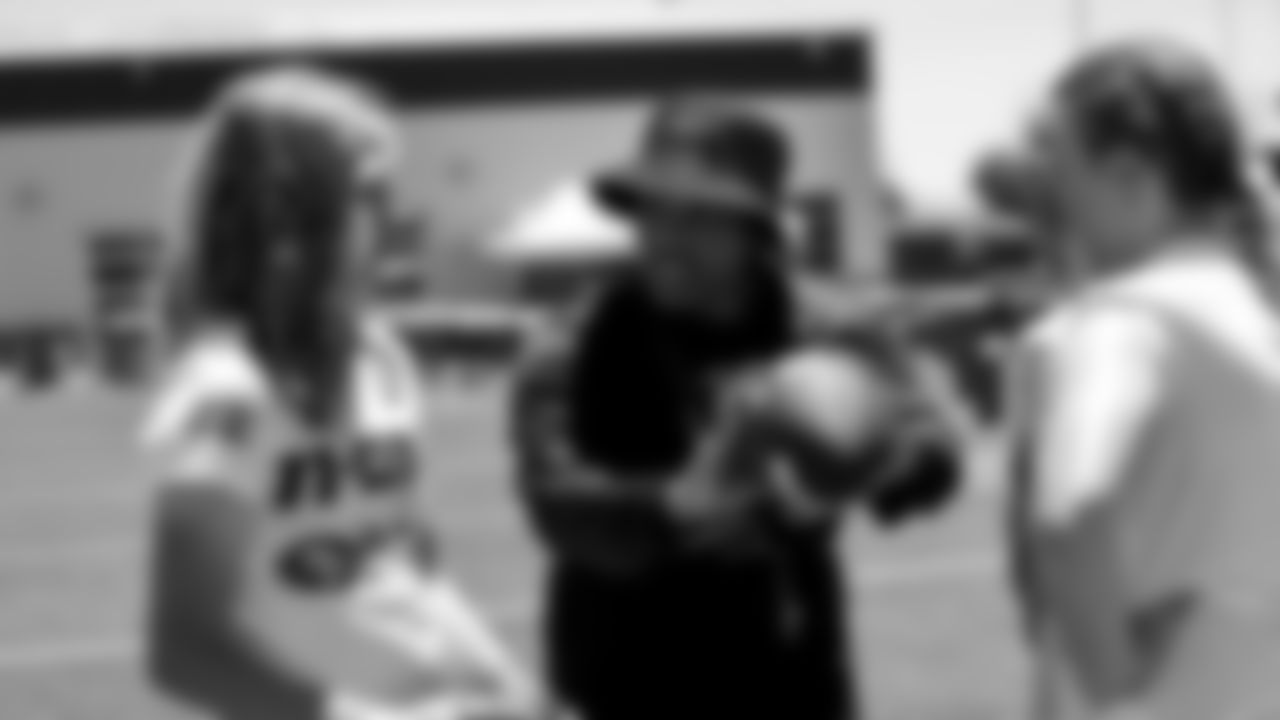 49ers PREP Hosts Girls Flag Football Skills Camp Powered by Gatorade