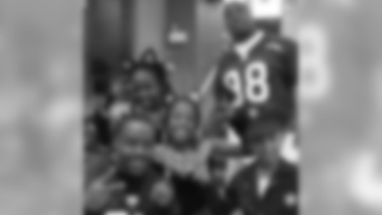 CB Nate Clements and LB Parys Haralson pose with students in their Hallowee
