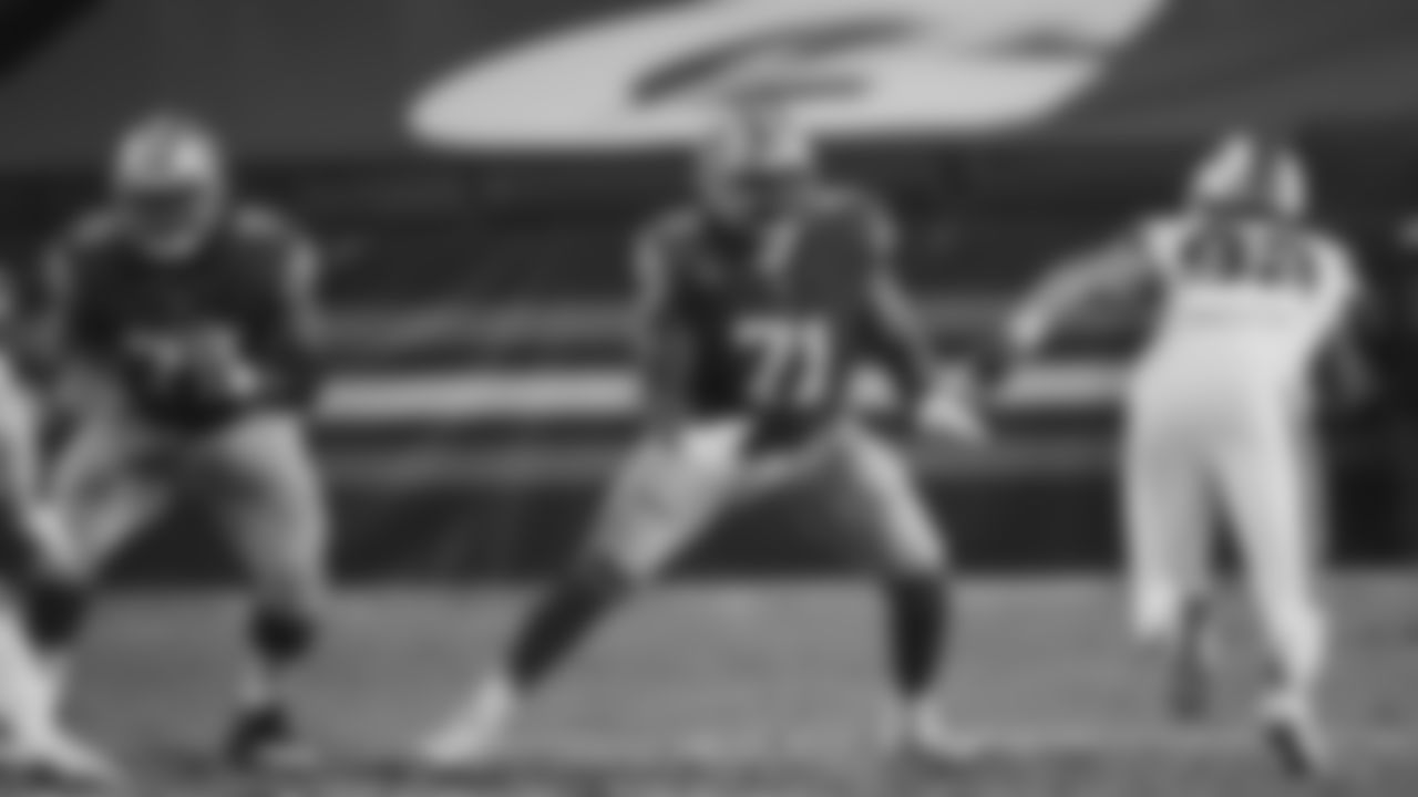 T Trent Williams