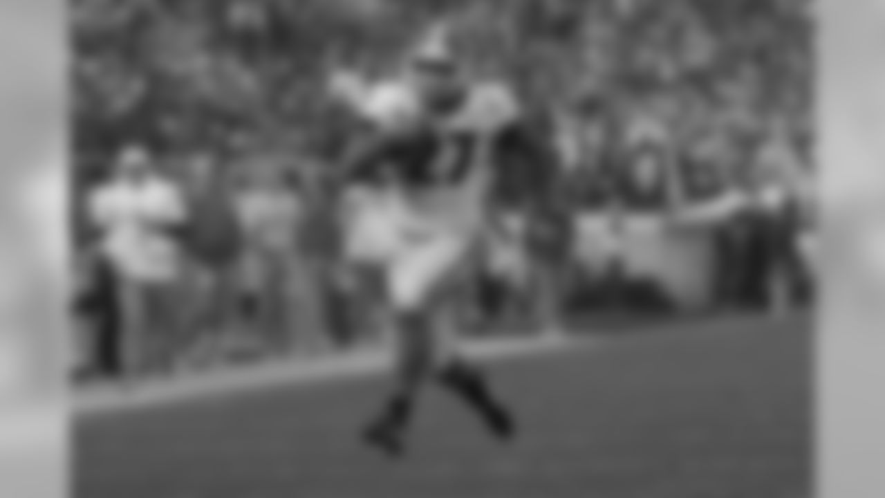 Chubb is a powerfully built running back. He's at his best running between the tackles. He has excellent vision. He runs with a high pad level, but he has incredible contact balance. Defenders routinely bounce off him in the hole and he always fights for extra yards. On perimeter runs, he doesn't bring the ideal suddenness to get the corner, but once he gets north/south, he's a load to bring down. He lacks home-run speed, but he racks up a lot of doubles. In the passing game, he has strong/reliable hands and he's dependable in limited pass-protection opportunities. Chubb reminds me of Jonathan Stewart coming out of college, but he doesn't quite have the same burst.