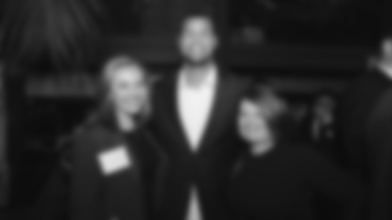 Top Photos of Arik Armstead's Work in the Community