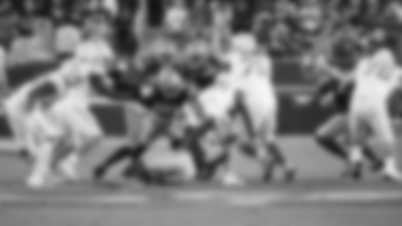 DL Alex Barrett