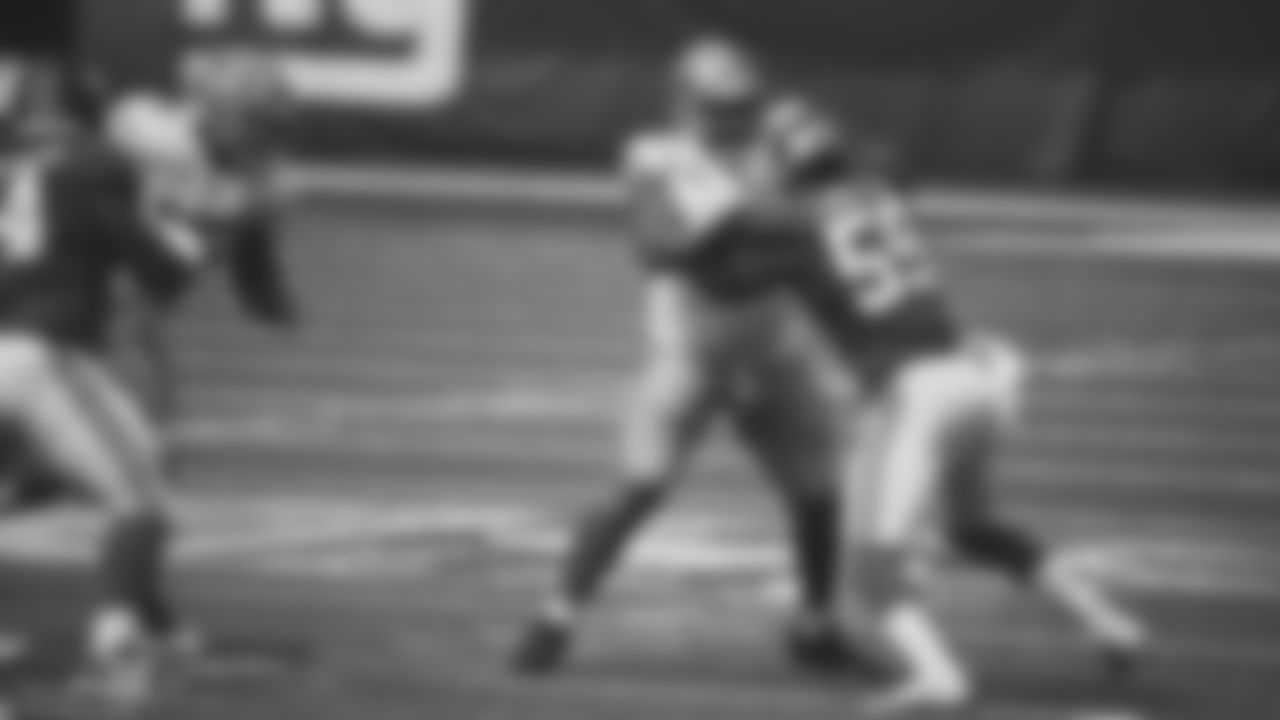 T Trent Williams